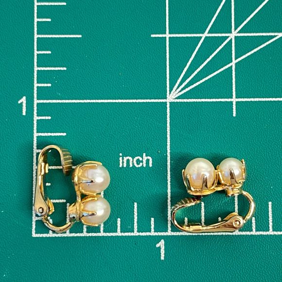 Star Signed Tiny Clip On Earrings Double Pearlesque Beads On Gold Tone Setting - Picture 8 of 8